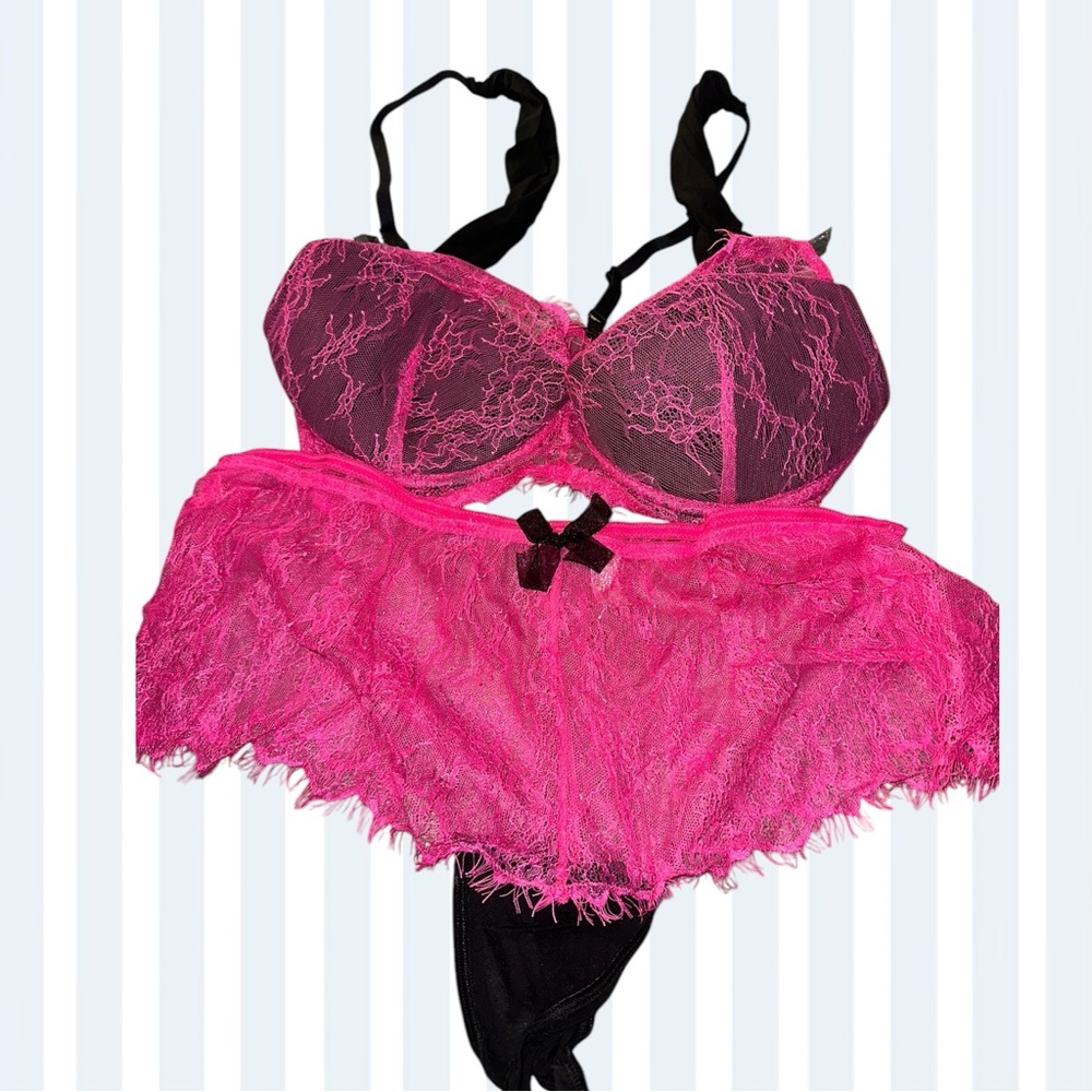 NWT Fantasy Lingerie PLUS 1X 2X SET BRALETTE /HIGH WAIST BRIEFS/GARTERS …